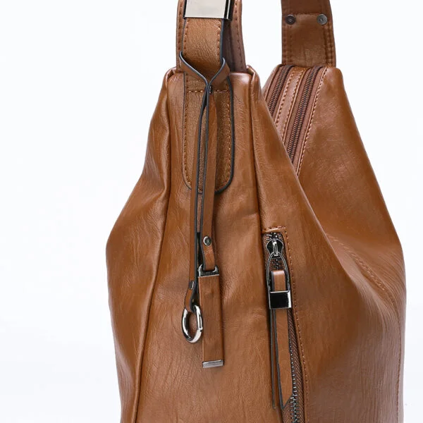 Soft leather shoulder bag - Image 9